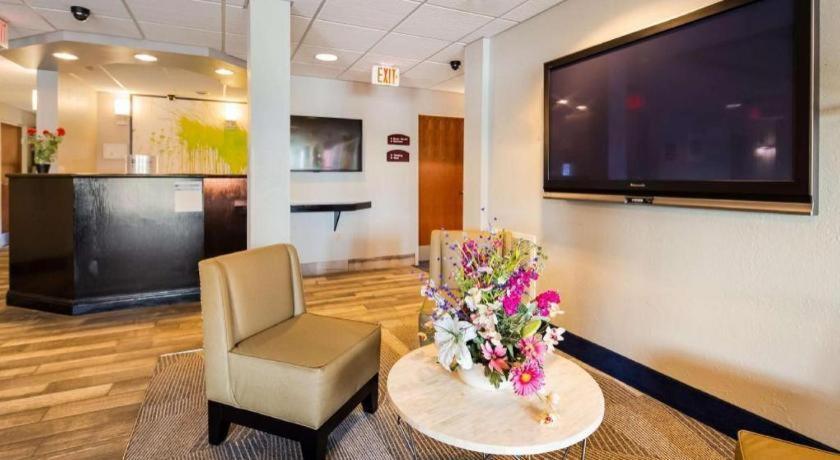 Best Western Nittany Inn Milroy Bagian luar foto