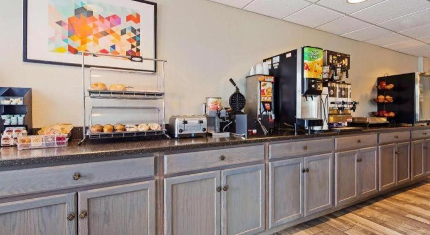 Best Western Nittany Inn Milroy Bagian luar foto