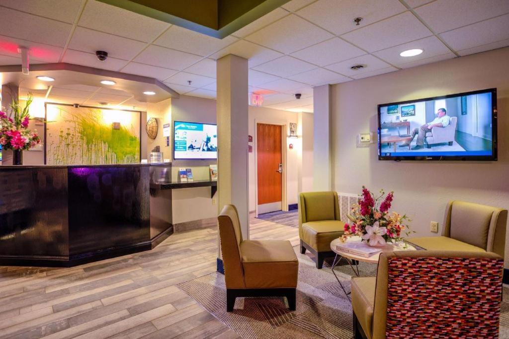 Best Western Nittany Inn Milroy Bagian luar foto